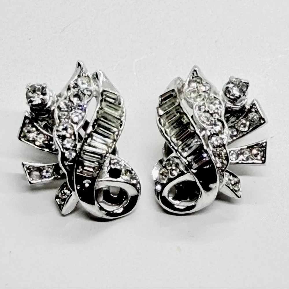 WEISS Pat. 2583 Silver Tone Art Deco‎ Clear Rhinestones Clip on Earrings Vintage